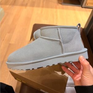 UGG Women's CLASSIC ULTRA MINI Suede Leather Sea Foam US6 New